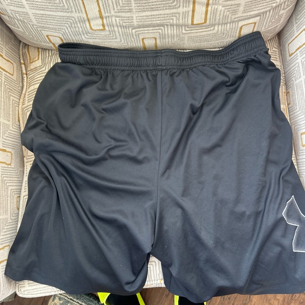 Under Armour Men's Black Athletic Shorts - Picture 2 of 4